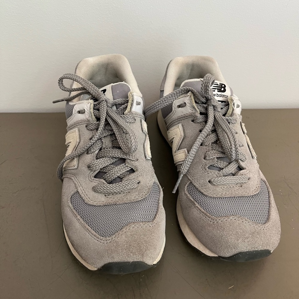 New Balance women’s' Sneakers in Gray and Cream
